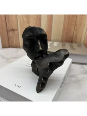 Abstract Kiss Lover Figurine: A Romantic Touch for Home Decor