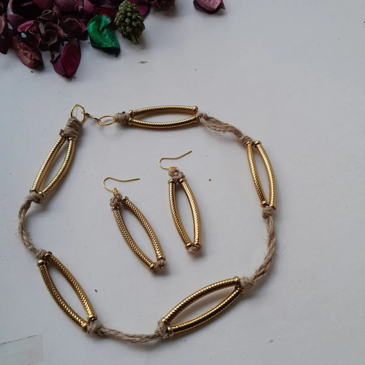 Jute Short Hoop Necklace Set