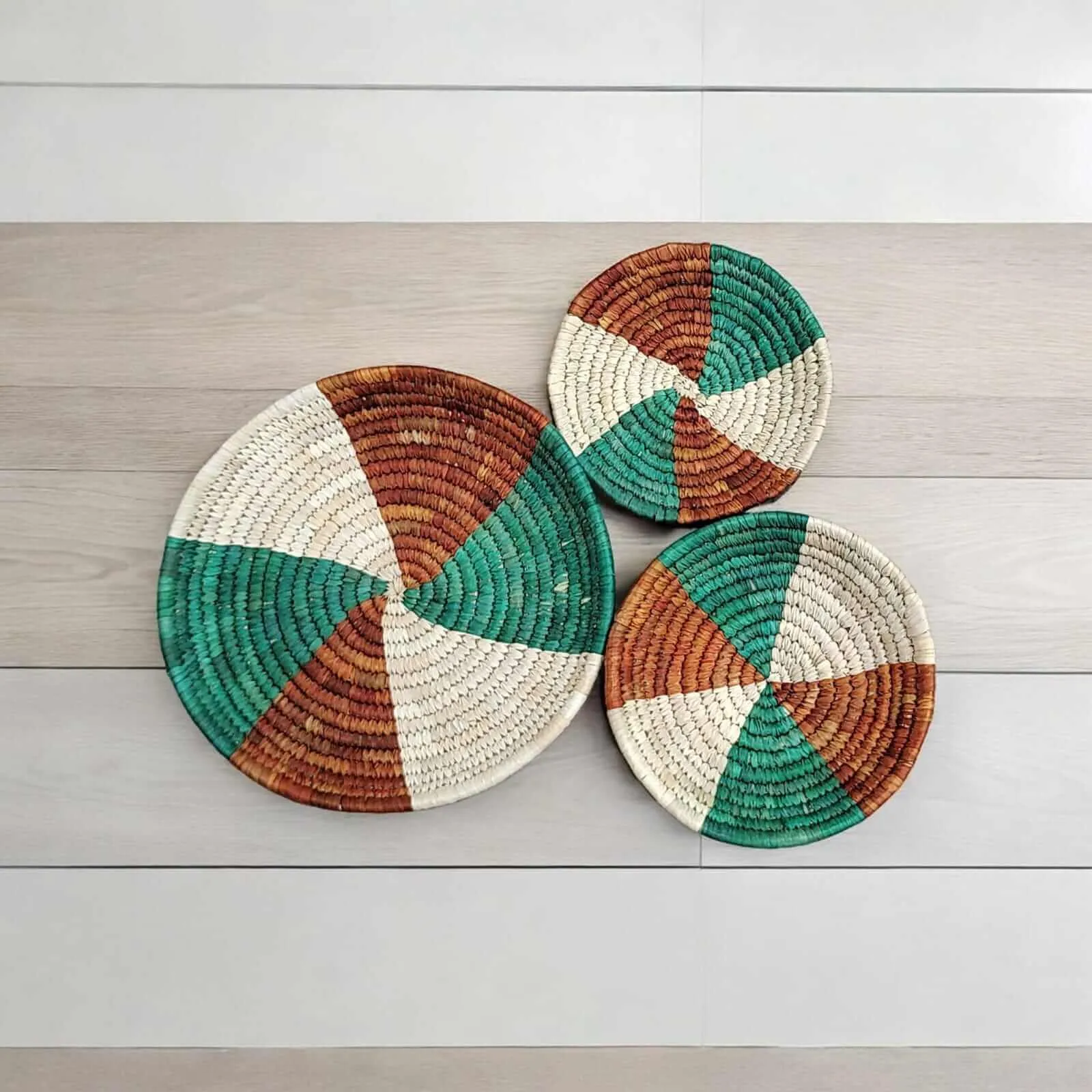 Sabai Grass Handwoven Rattan Wall Baskets Multicolour Bohemian Theme Wall Art Décor Bamboo Wall Baskets