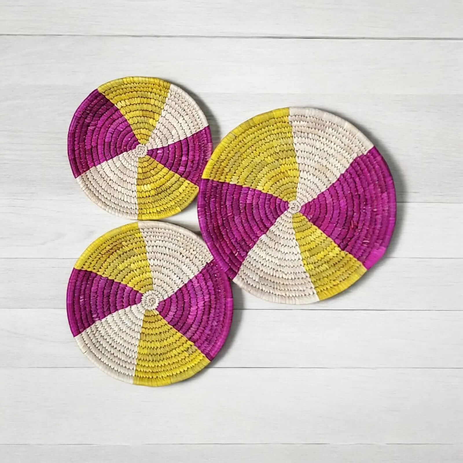 Sabai Grass Handwoven Rattan Wall Baskets Multicolour Bohemian Theme Wall Art Décor Bamboo Wall Baskets